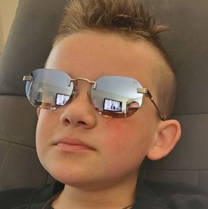 Meet your Posher, Christopher